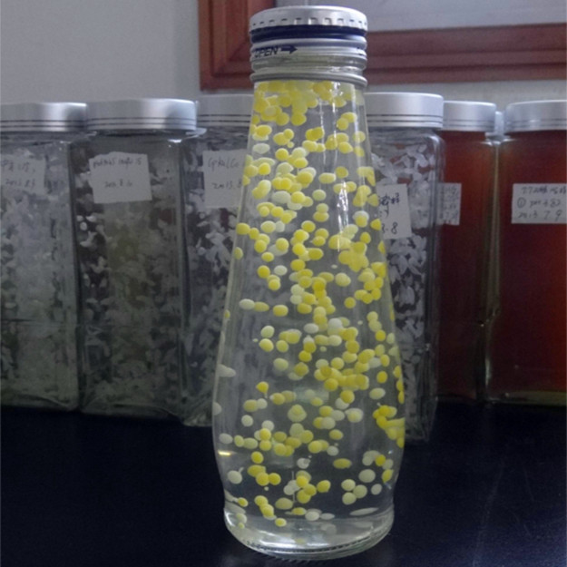 Low acyl gellan gum for transparent drinks application